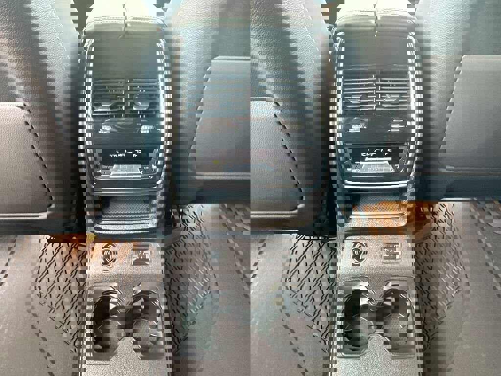 Used 2025 BMW X7 M60i image 23