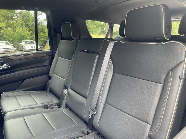 Used 2023 Chevrolet Suburban Premier AWD/4WD image 22