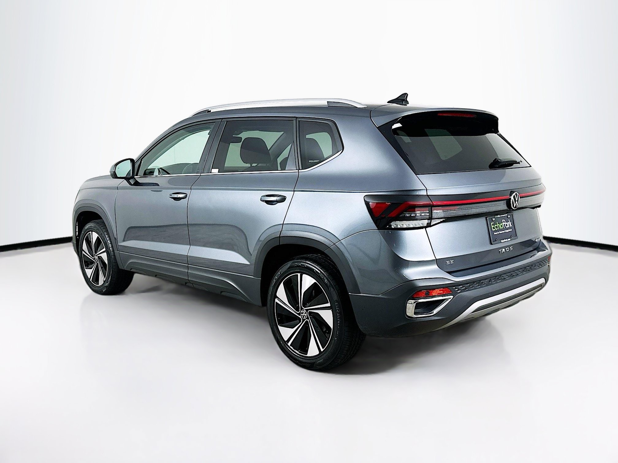Used 2025 Volkswagen Taos SE AWD/4WD image 5