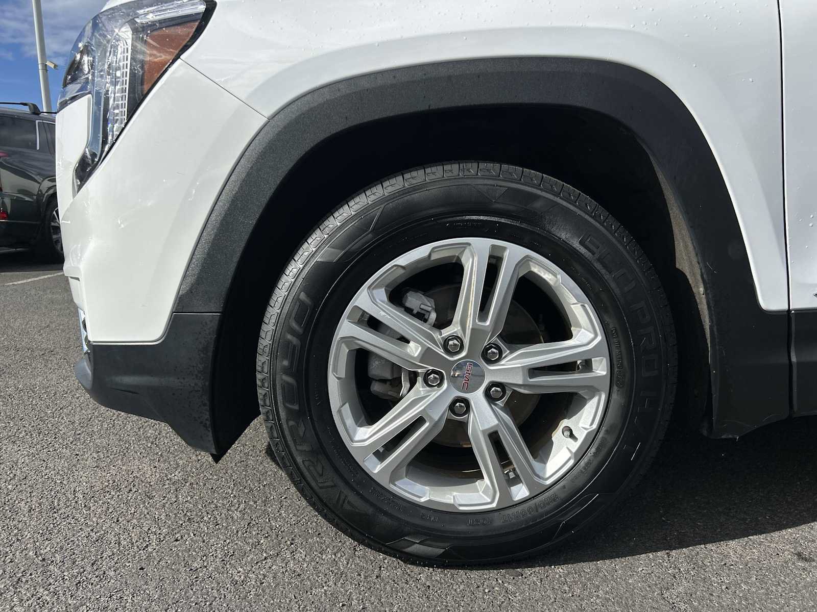 Used 2024 GMC Terrain SLE FWD image 17