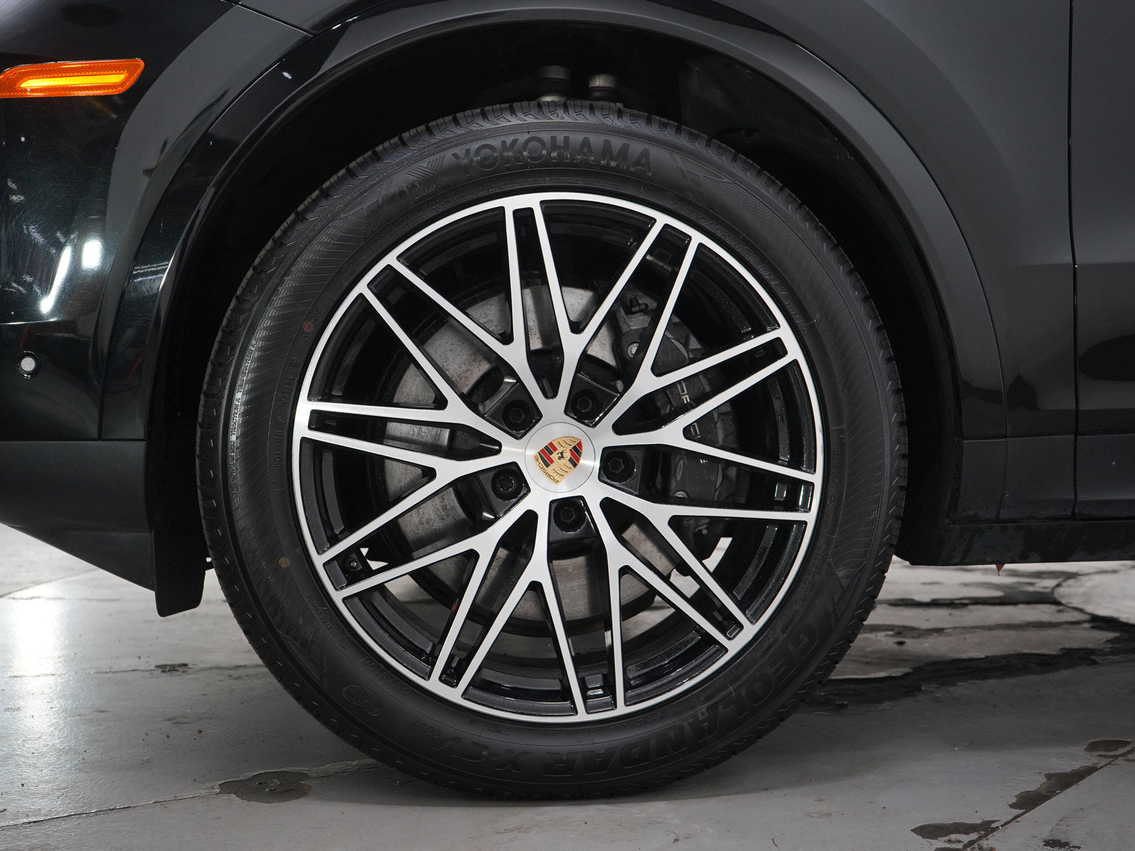 Used 2025 Porsche Cayenne AWD/4WD image 30
