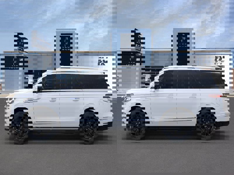 New 2023 Lincoln Navigator L Reserve image 3