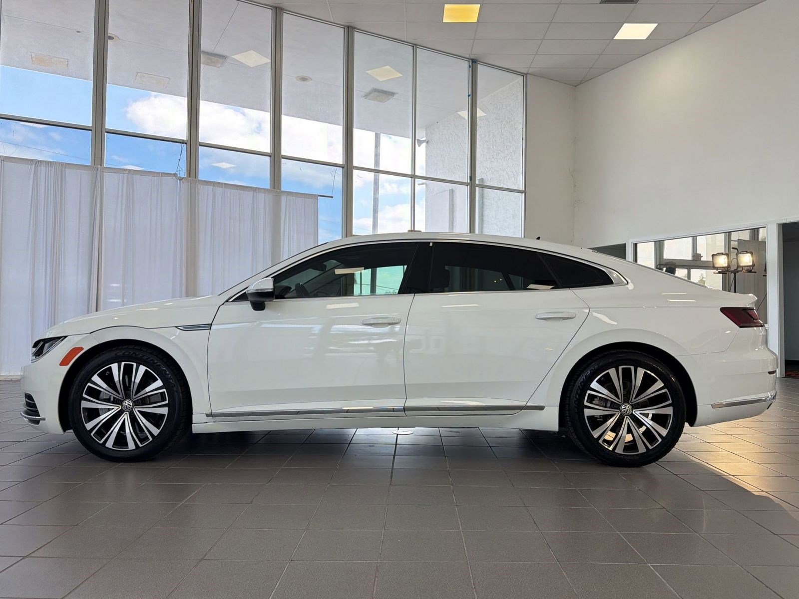 Used 2019 Volkswagen Arteon SEL image 2