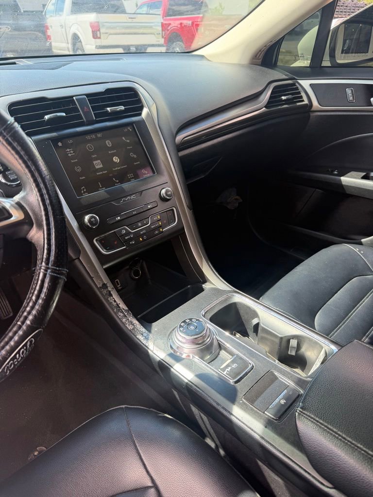 Used 2019 Ford Fusion SEL FWD image 16