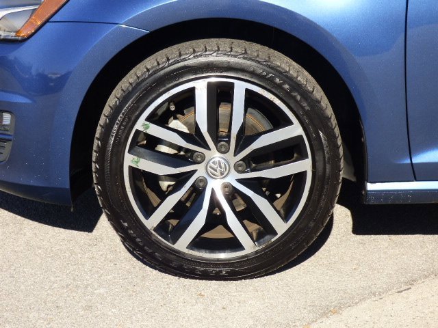 Used 2017 Volkswagen Golf SE image 28