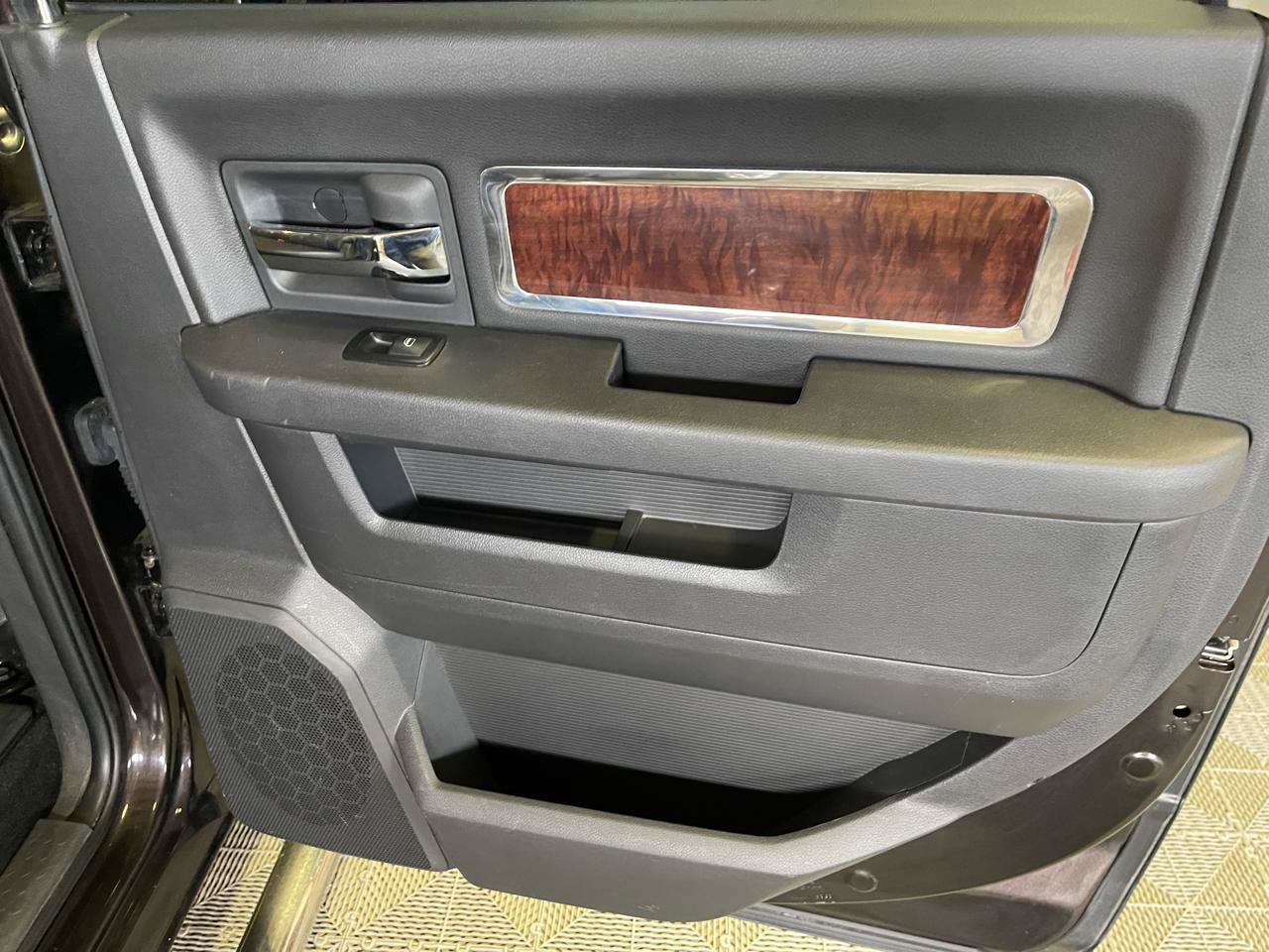 Used 2011 RAM 1500 Laramie AWD/4WD image 14
