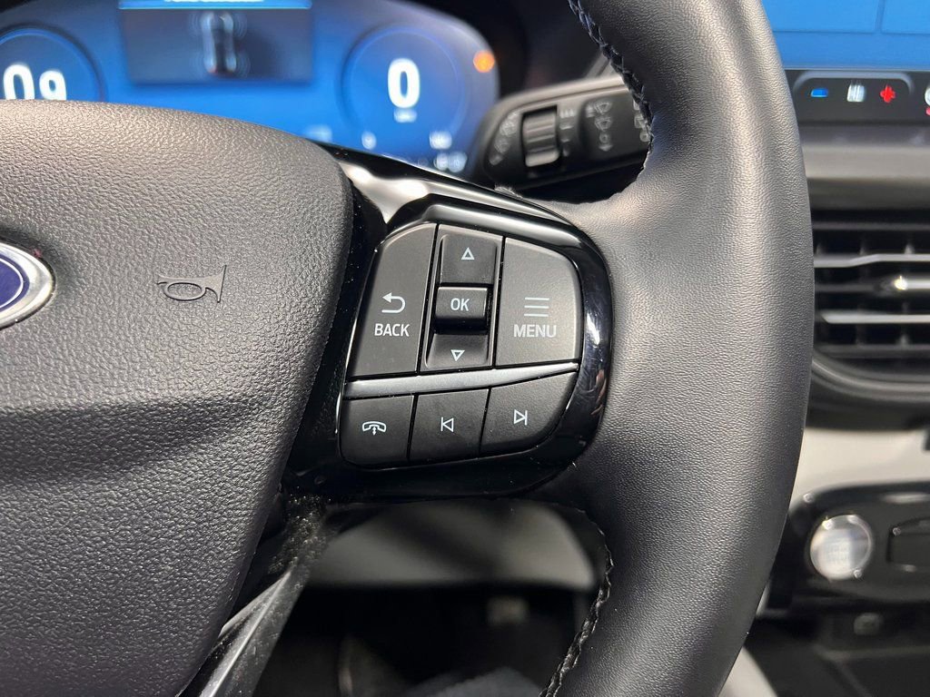 Used 2025 Ford Escape Active w/ Active Premium Tech Pack image 16
