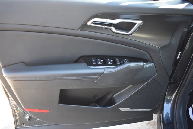 Used 2025 Kia Sportage EX image 11