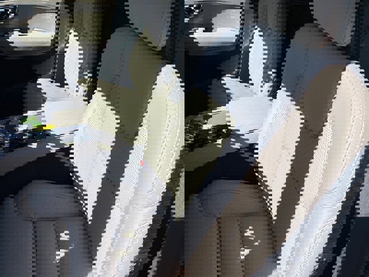 New 2026 Volvo XC90 B6 Ultra w/ Protection Package Premier image 18