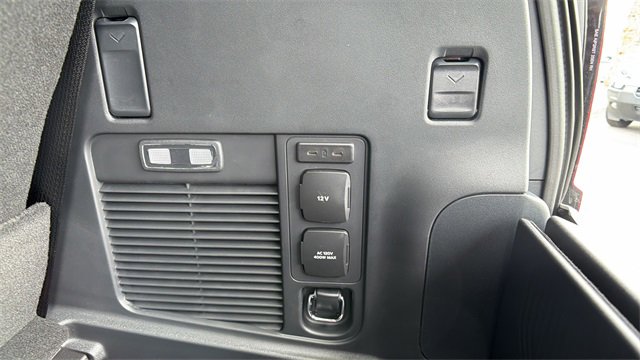 New 2025 Ford Expedition Active image 14