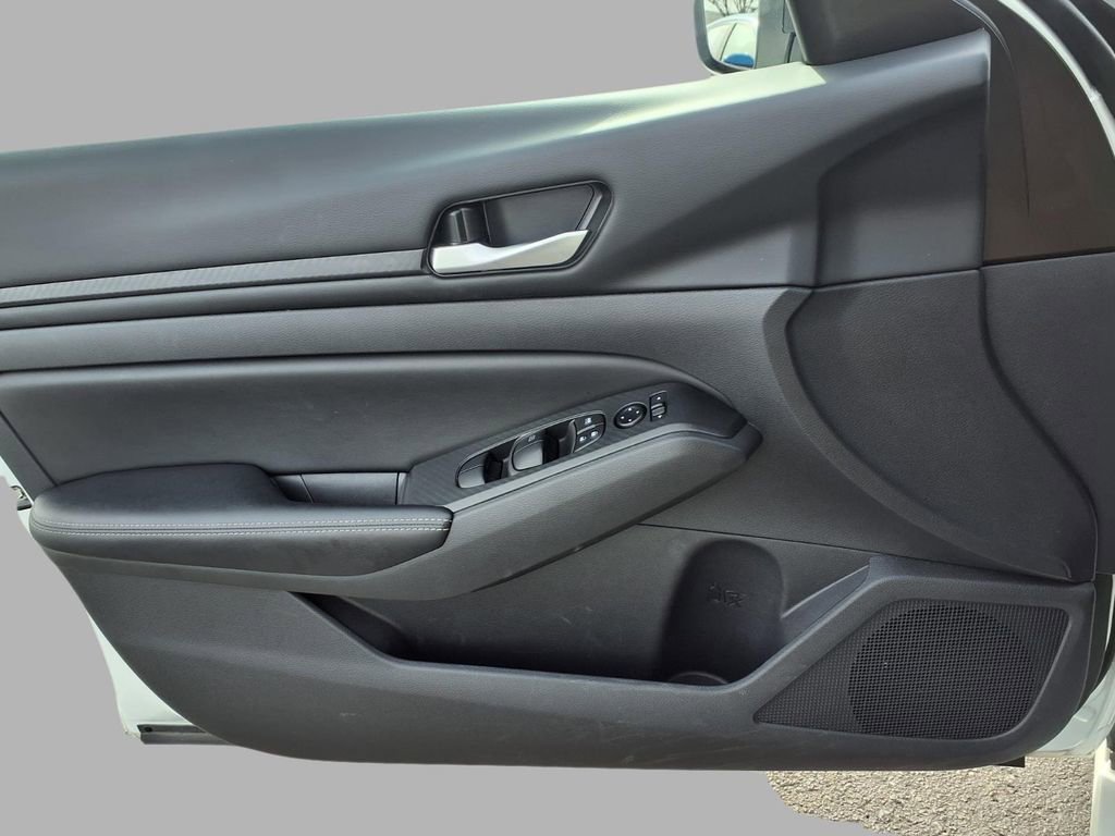 Used 2025 Nissan Altima 2.5 SV image 15