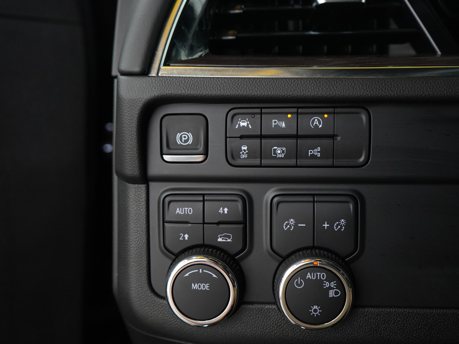 Used 2025 Chevrolet Tahoe LT AWD/4WD image 28
