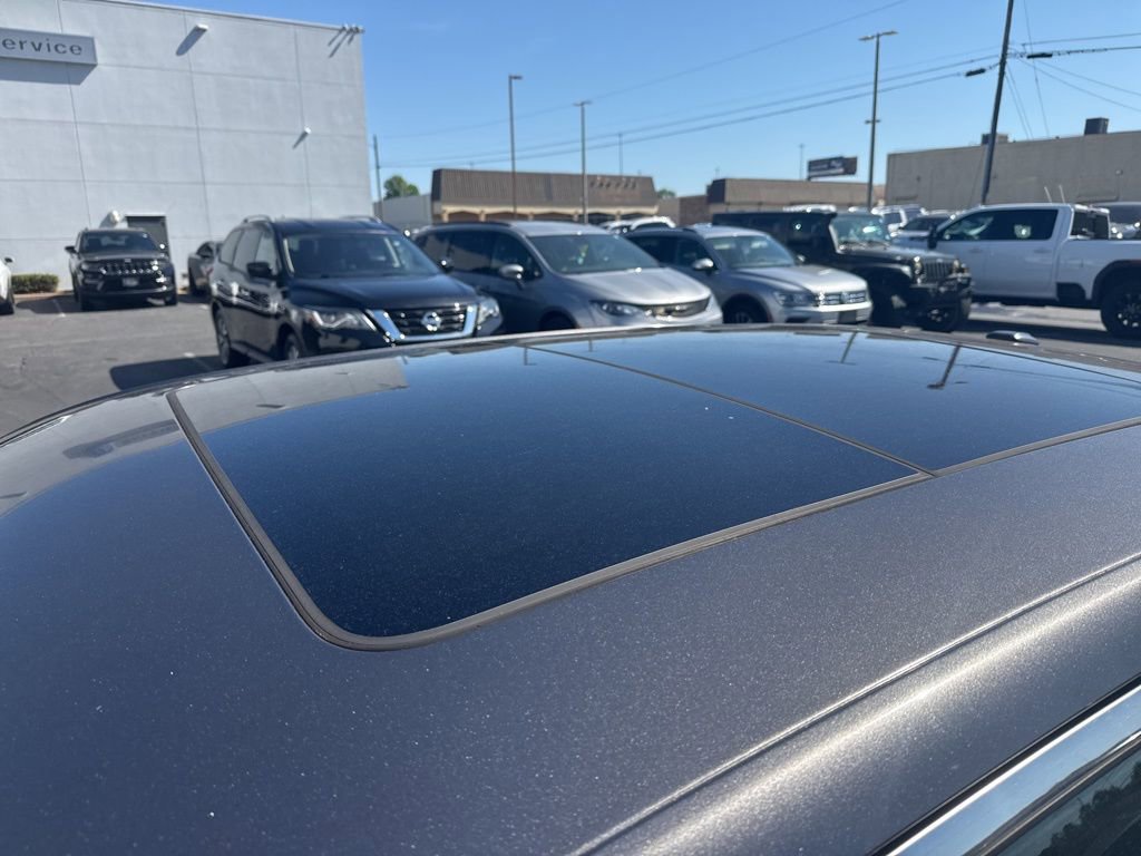 Used 2014 Chrysler 300 C image 16