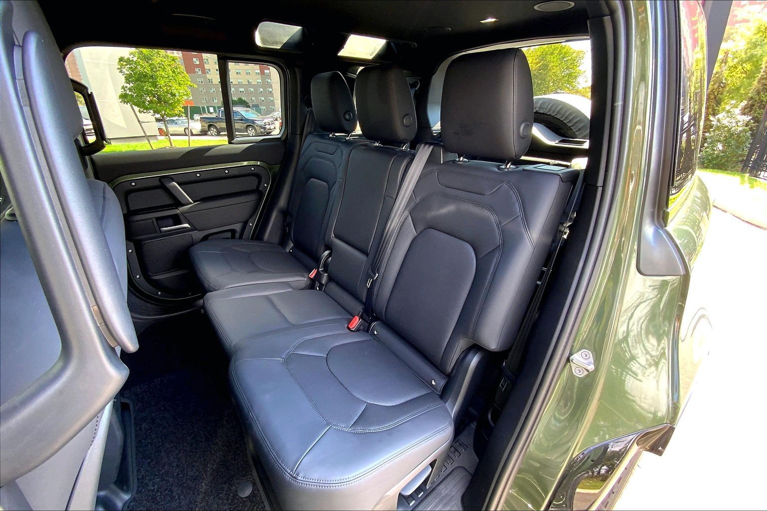 Certified 2026 Land Rover Defender 110 X-Dynamic SE AWD/4WD image 20