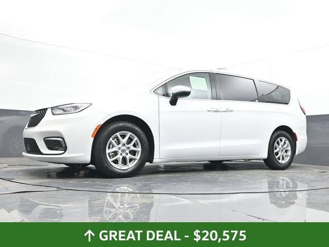 Used 2023 Chrysler Pacifica Touring-L FWD image 52