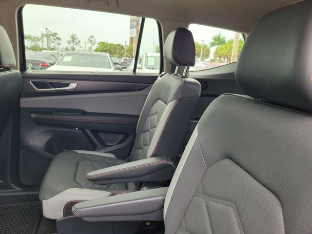 Used 2024 Volkswagen Atlas Peak Edition SE AWD/4WD image 14