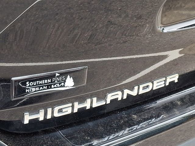 Used 2021 Toyota Highlander LE FWD image 30