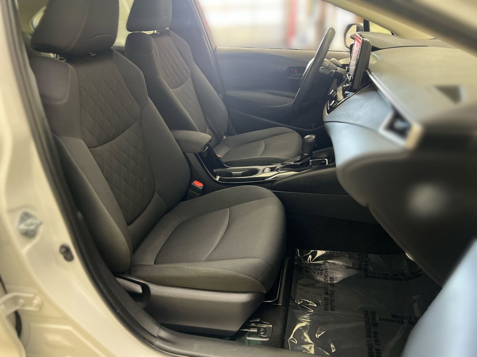 Used 2022 Toyota Corolla LE image 24