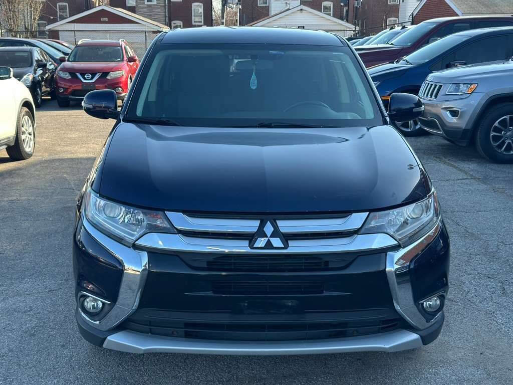 Used 2016 Mitsubishi Outlander SE image 2