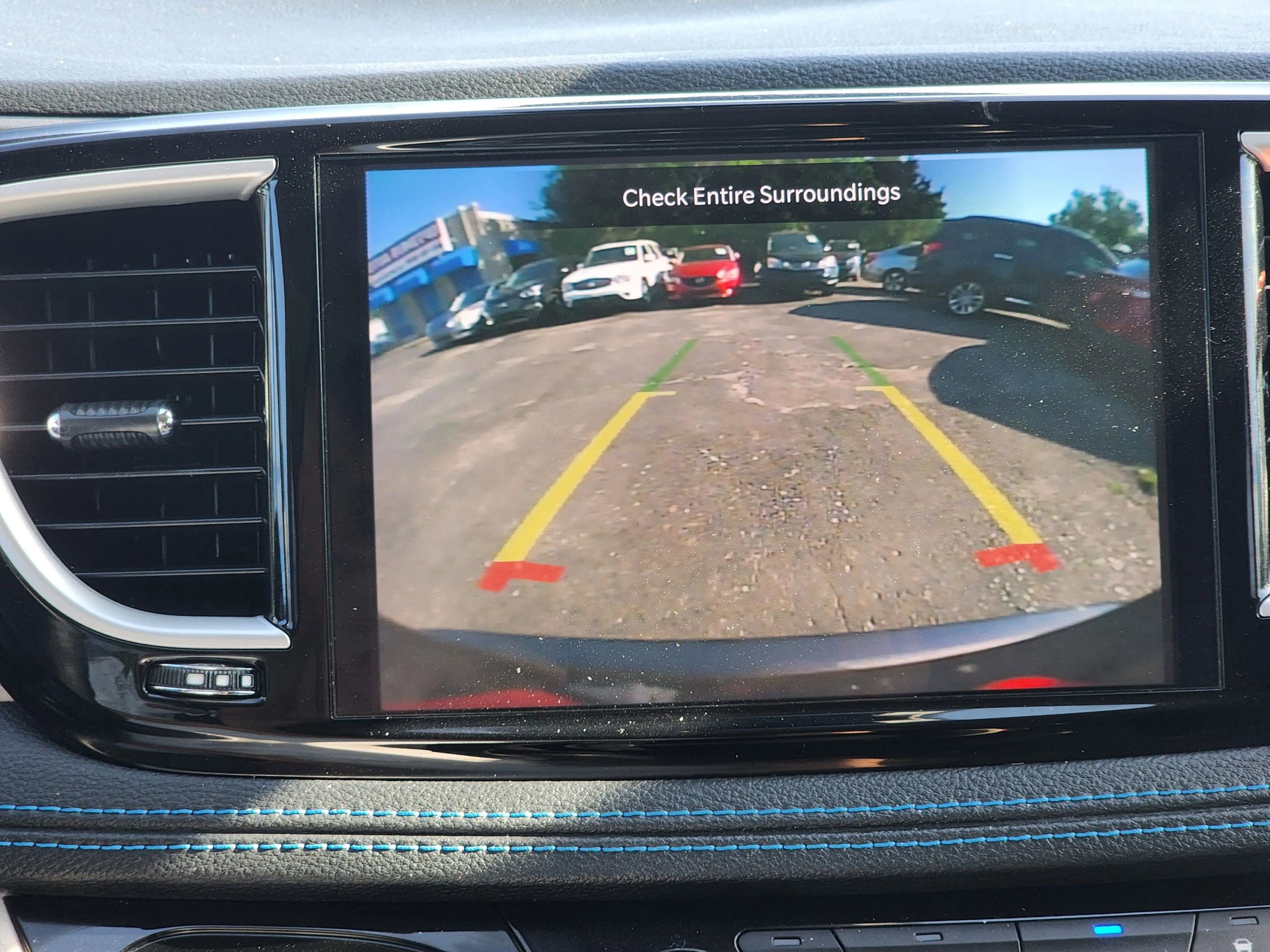 Used 2021 Chrysler Pacifica Touring w/ Cold Weather Group image 17