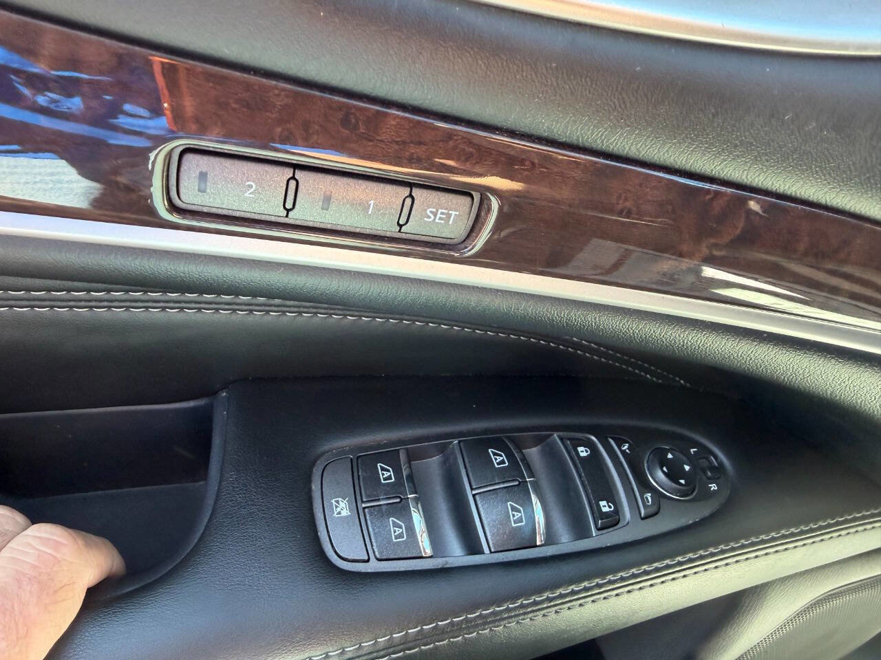 Used 2017 INFINITI QX60 Luxe w/ Deluxe Technology Package AWD/4WD image 19