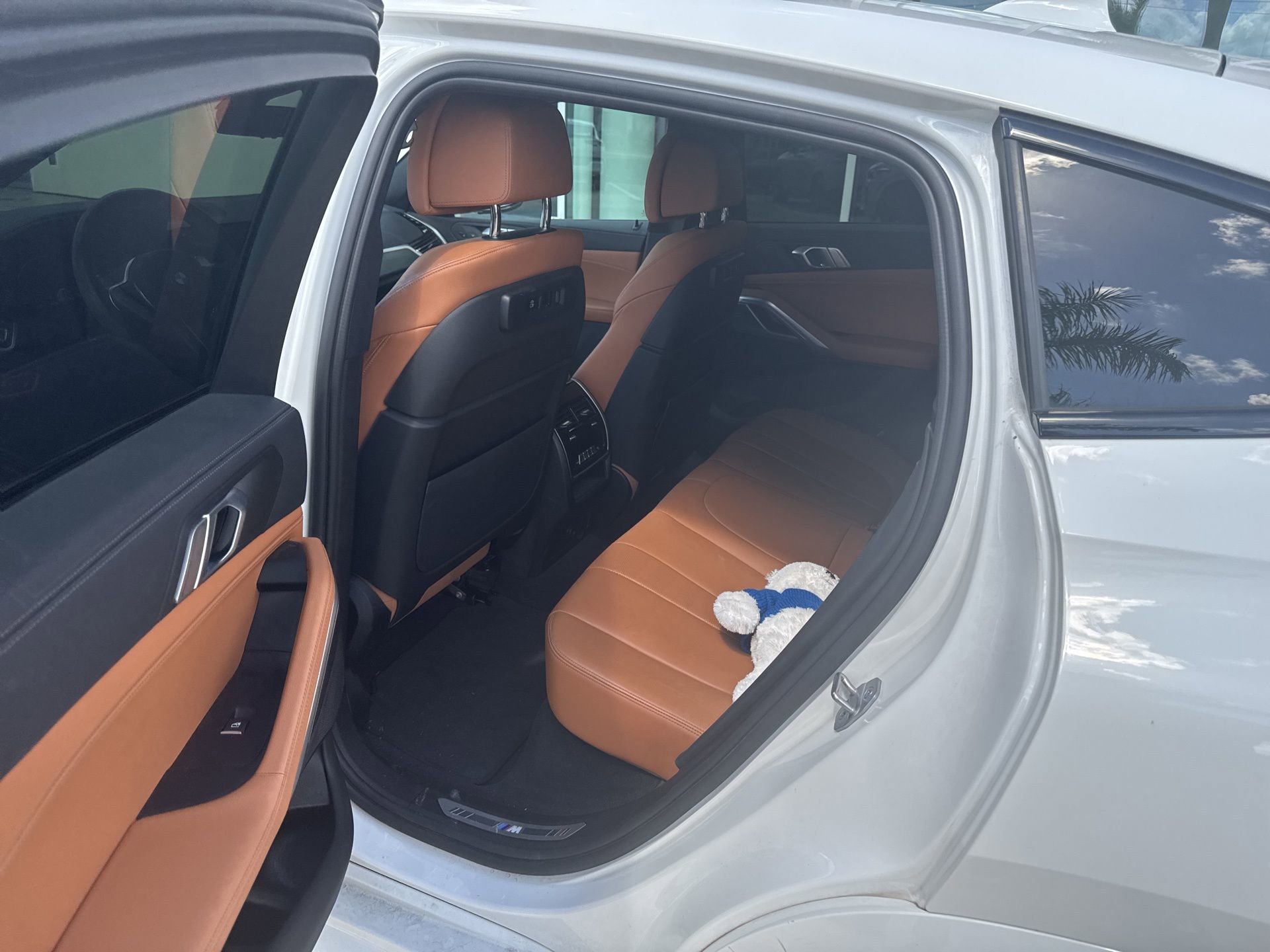 Used 2021 BMW X6 sDrive40i w/ M Sport Package image 8