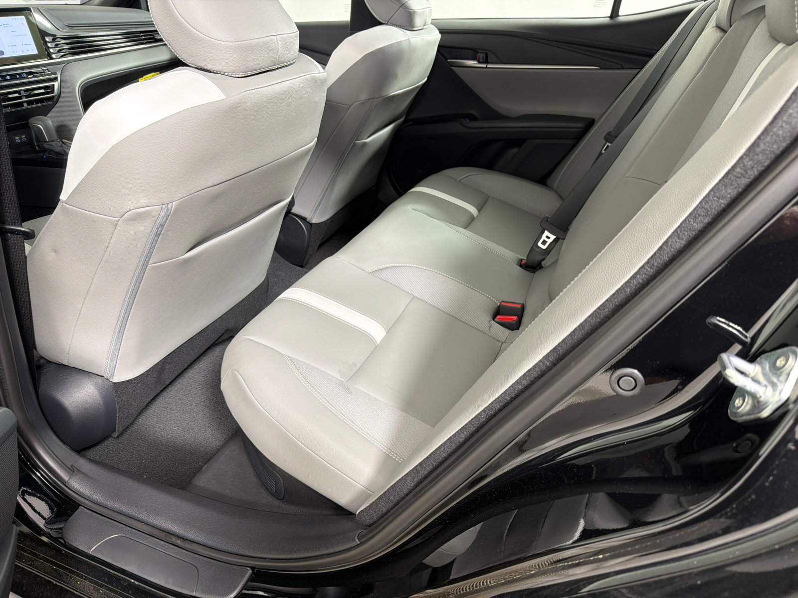 Used 2025 Toyota Camry SE FWD image 20