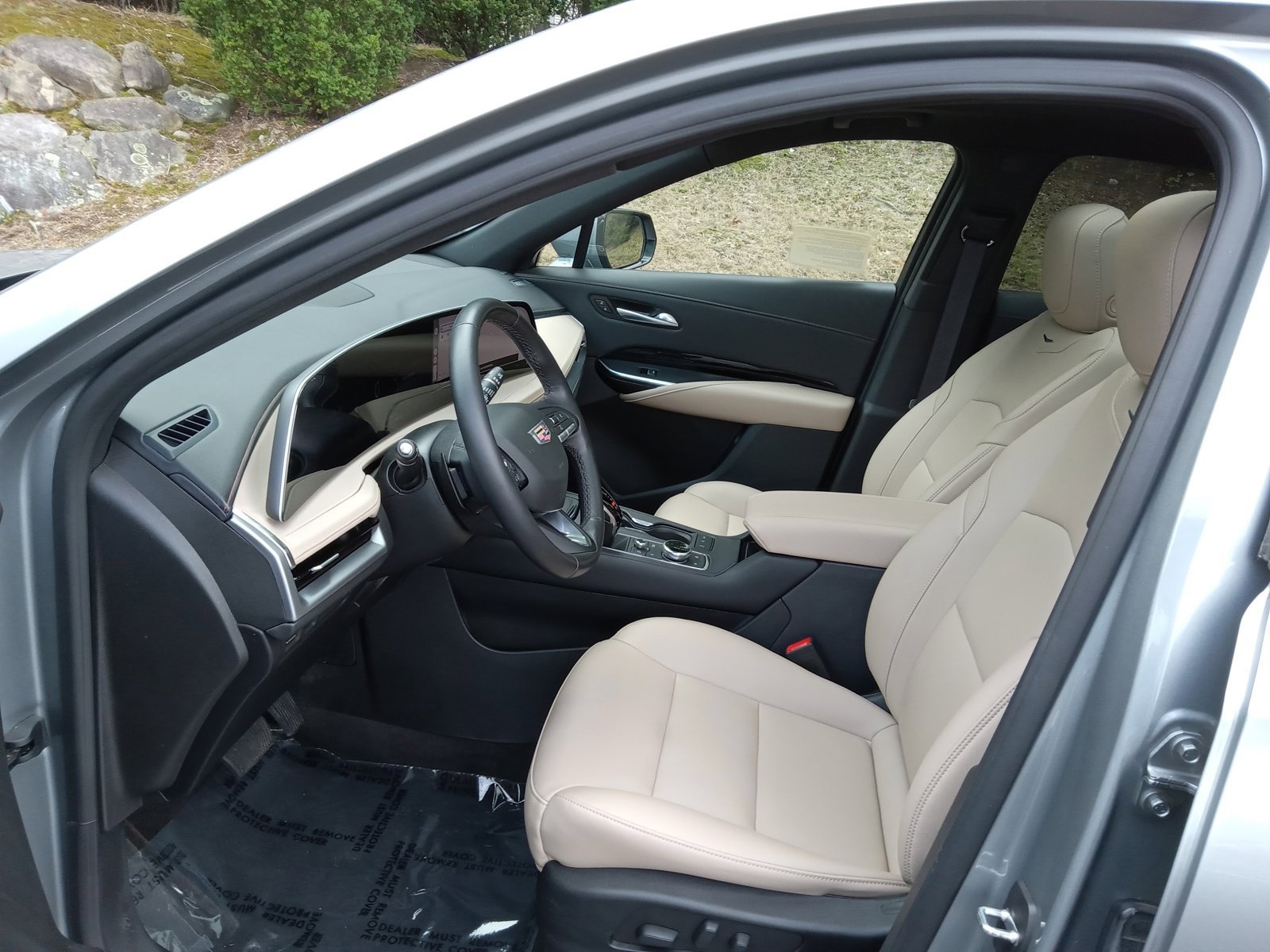 Used 2024 Cadillac XT4 Luxury w/ Cold Weather Package AWD/4WD image 10