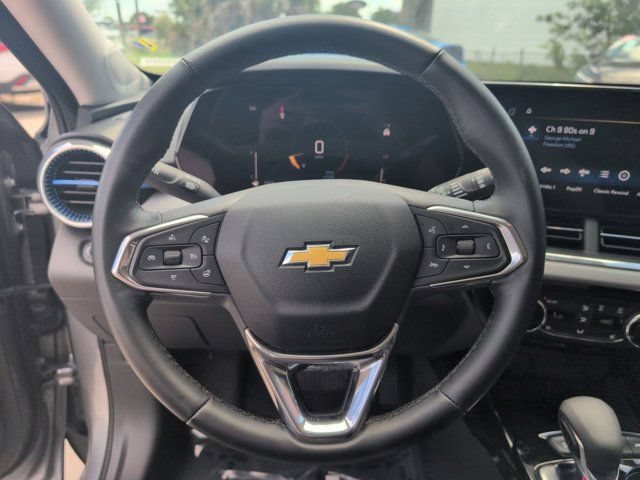 Used 2025 Chevrolet Trax LT w/ LT Convenience Package FWD image 22