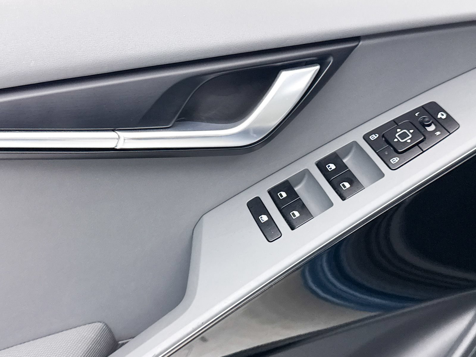 Certified 2025 Kia Niro EX Touring FWD image 29