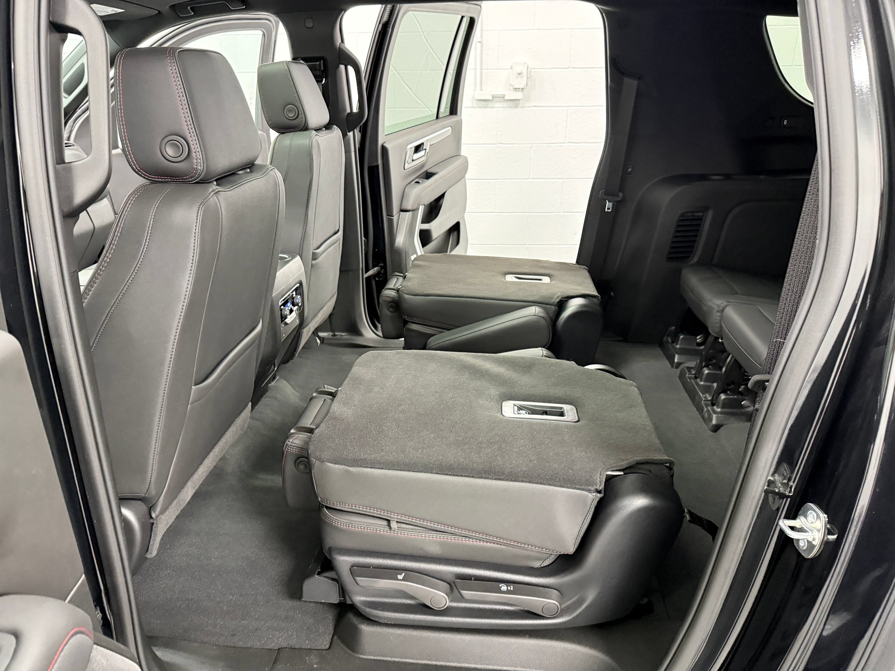 Used 2026 Chevrolet Suburban RST w/ Comfort Package AWD/4WD image 18