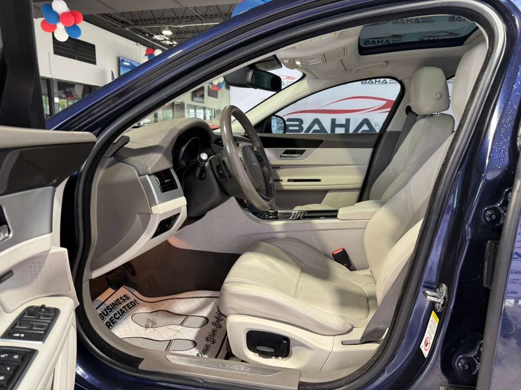 Used 2018 Jaguar XF Premium AWD/4WD image 27