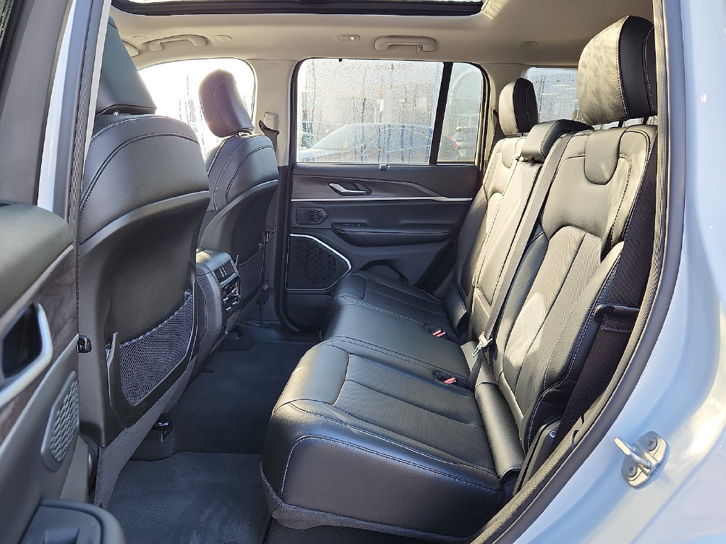 Used 2024 Jeep Grand Cherokee Limited 4xe w/ Luxury Tech Group II AWD/4WD image 10
