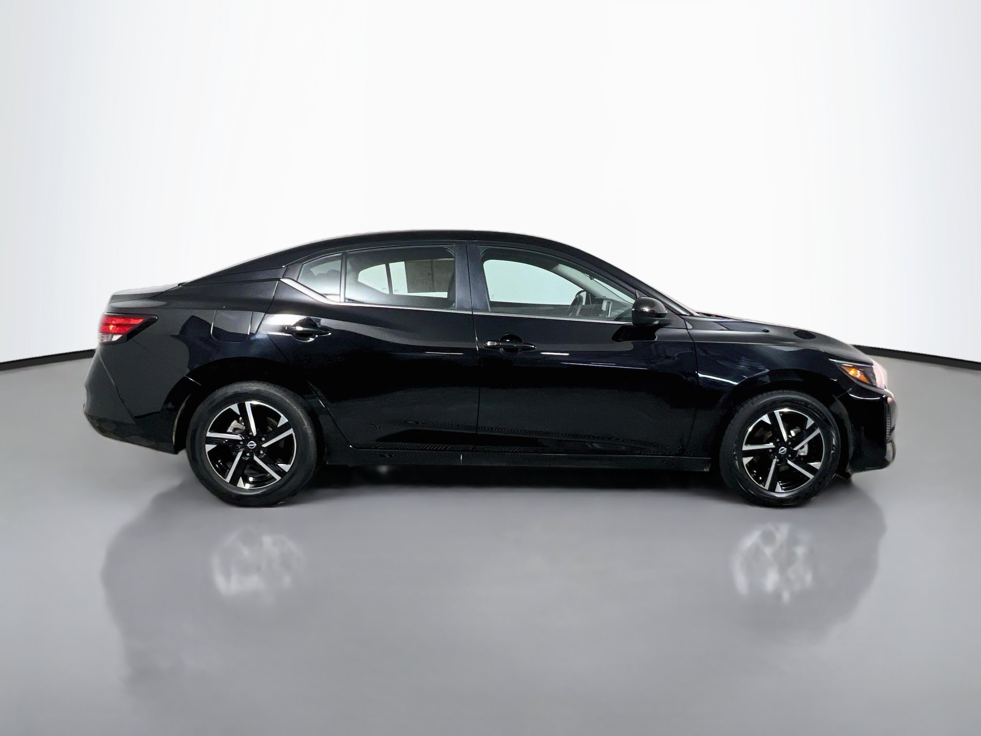 Used 2025 Nissan Sentra SV FWD image 3
