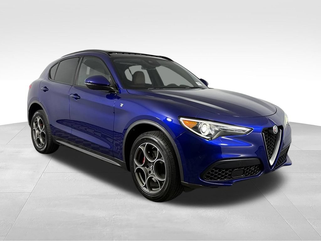 Used 2022 Alfa Romeo Stelvio Ti AWD/4WD image 5