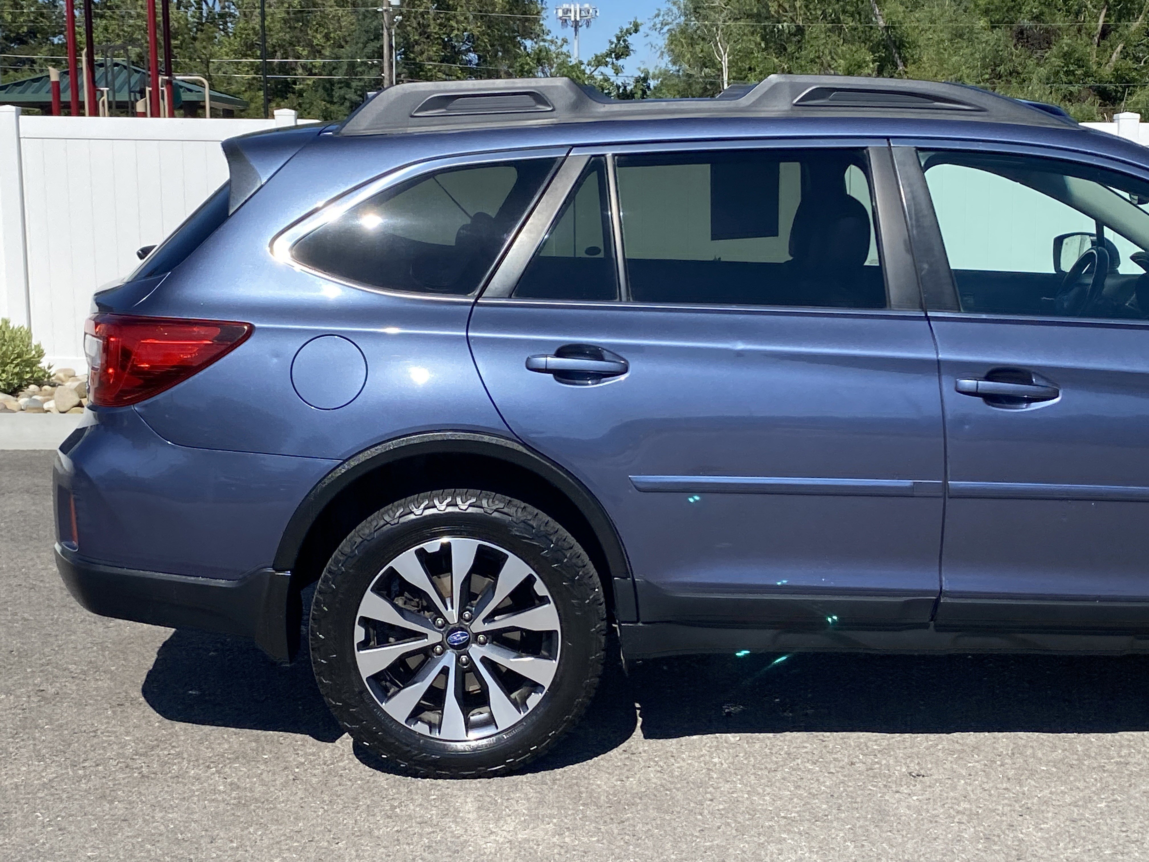 Used 2016 Subaru Outback 2.5i Limited AWD/4WD image 6