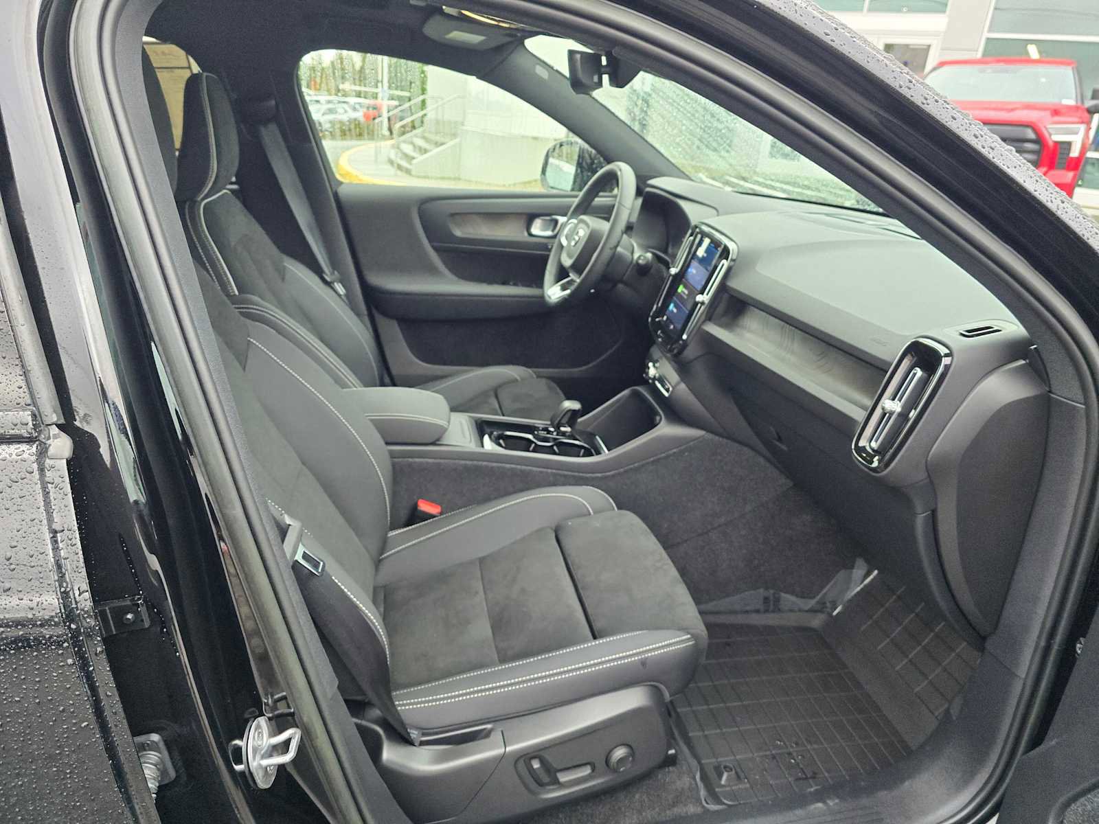 Used 2023 Volvo XC40 Recharge Ultimate w/ Protection Package Premier image 11