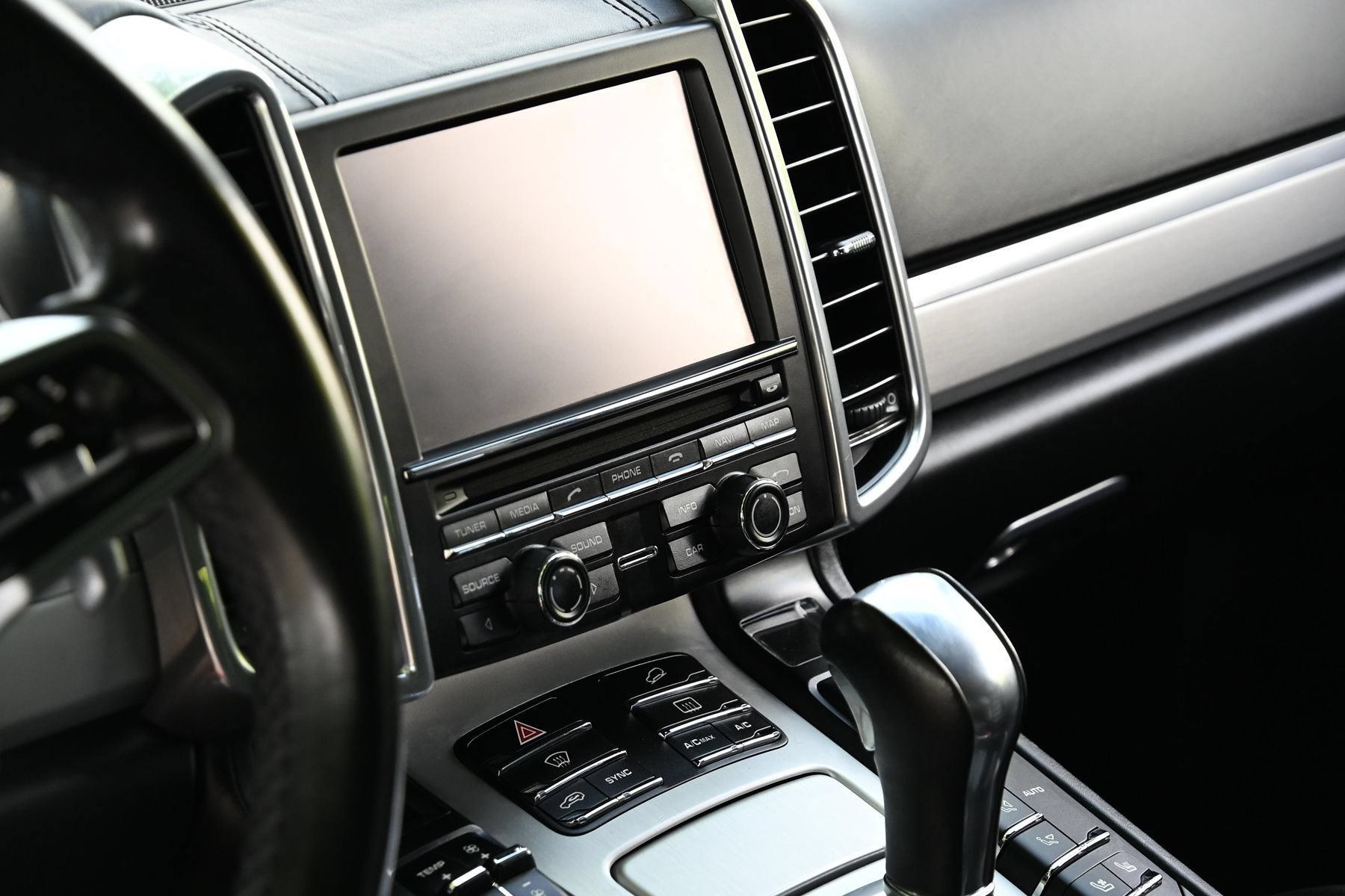 Used 2015 Porsche Cayenne Turbo AWD/4WD image 25