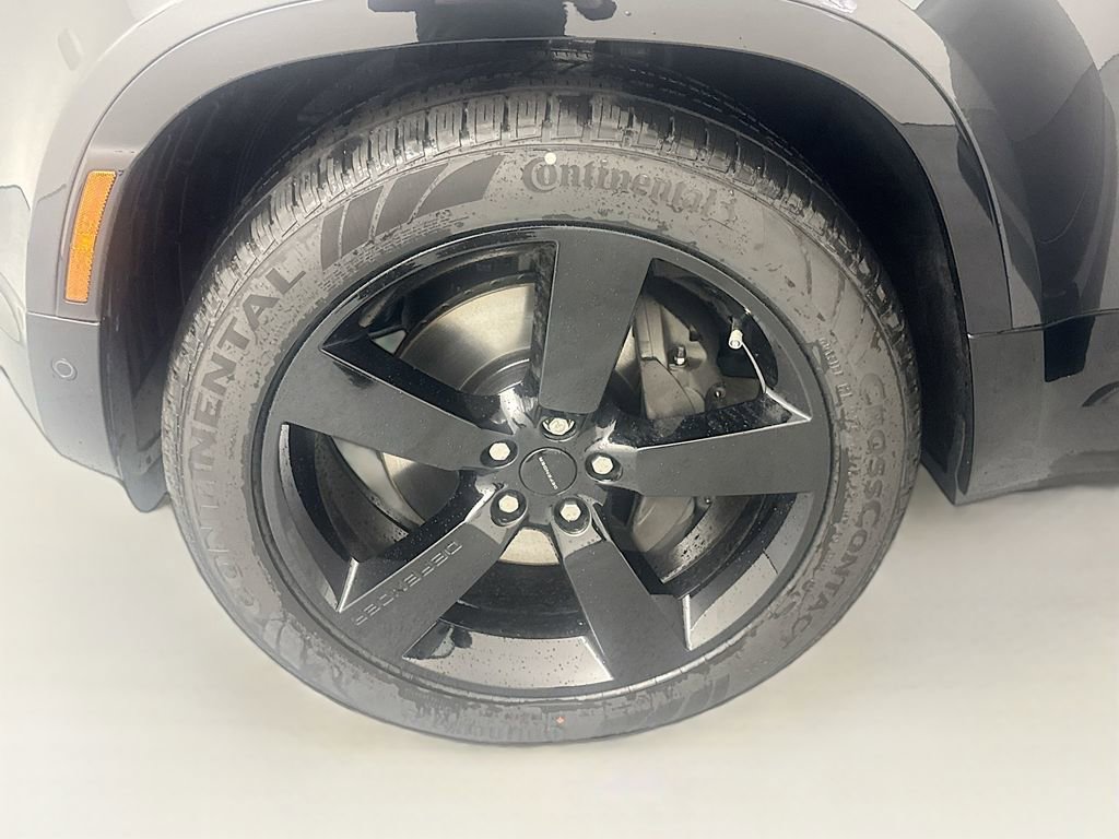 New 2026 Land Rover Defender 130 X-Dynamic SE image 31