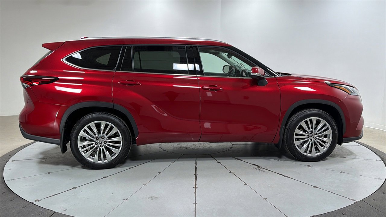 Certified 2025 Toyota Highlander Platinum image 6