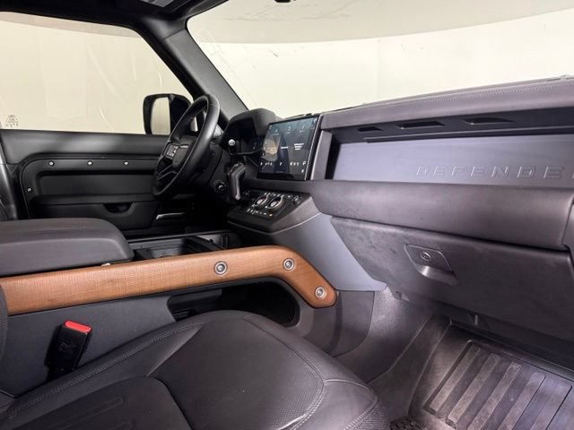 Used 2024 Land Rover Defender 110 X AWD/4WD image 34