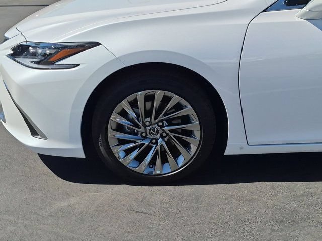 Used 2024 Lexus ES 300h w/ Accessory Package (Z1) FWD image 9