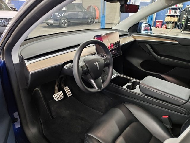 Used 2023 Tesla Model Y Performance AWD/4WD image 17