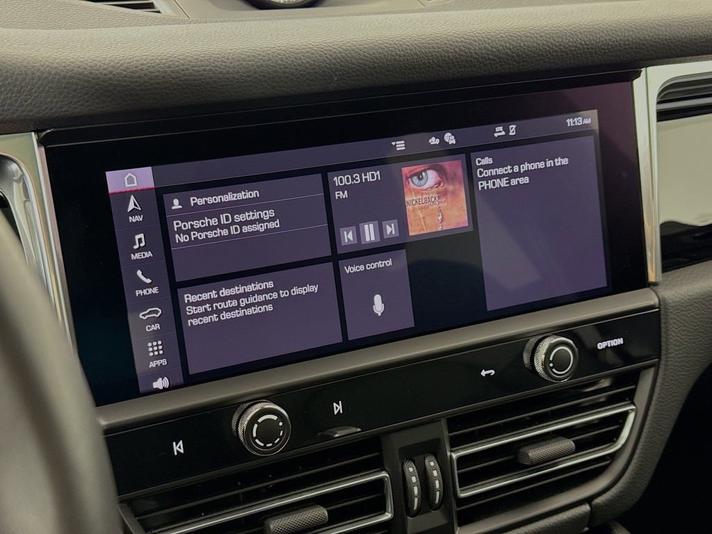 Certified 2025 Porsche Macan AWD/4WD image 19