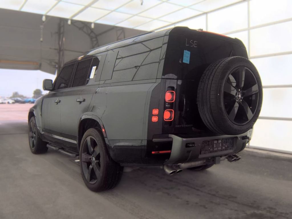 Used 2025 Land Rover Defender 130 V8 AWD/4WD image 4