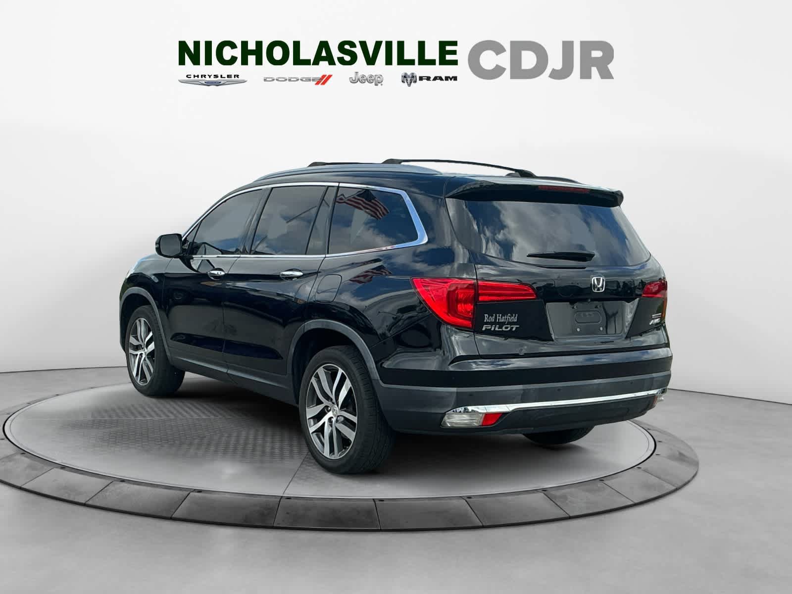 Used 2018 Honda Pilot Touring image 3
