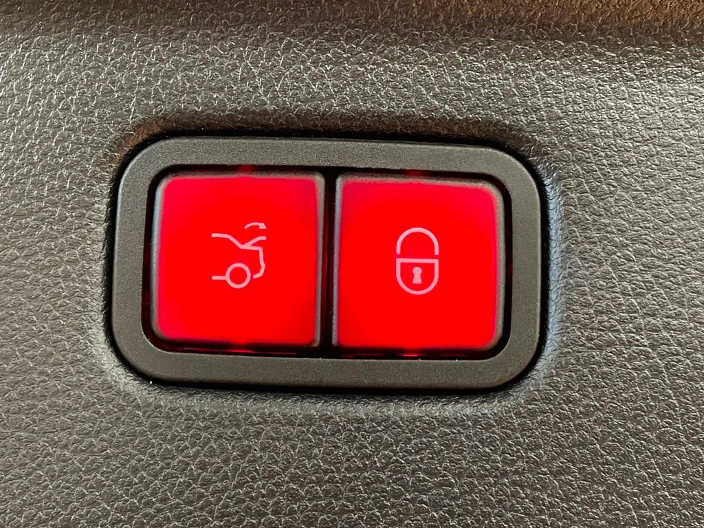 Used 2023 Mercedes-Benz S 580e 4MATIC Sedan w/ AMG Line image 26