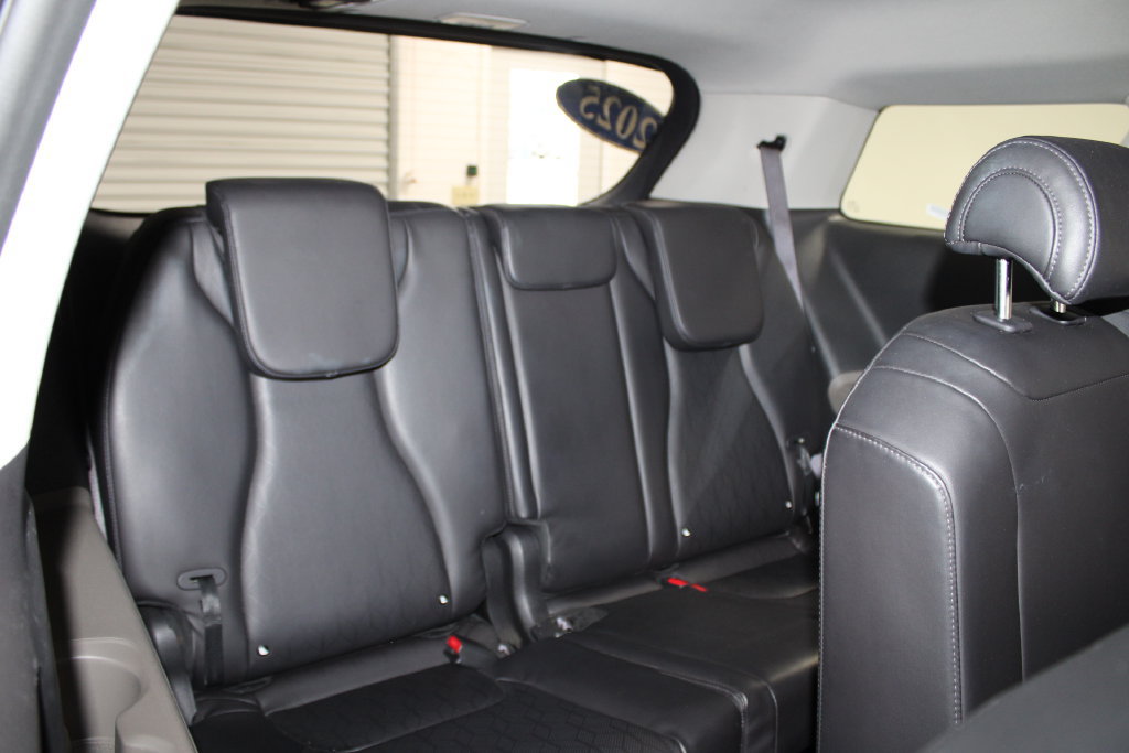 Used 2025 Kia Carnival FWD image 28