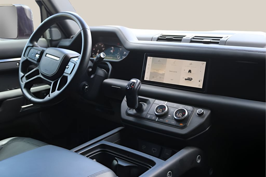 Used 2024 Land Rover Defender 110 X-Dynamic SE AWD/4WD image 18