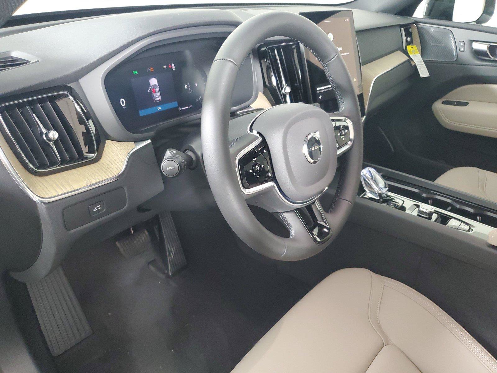 New 2027 Volvo XC60 B5 Plus AWD/4WD image 24